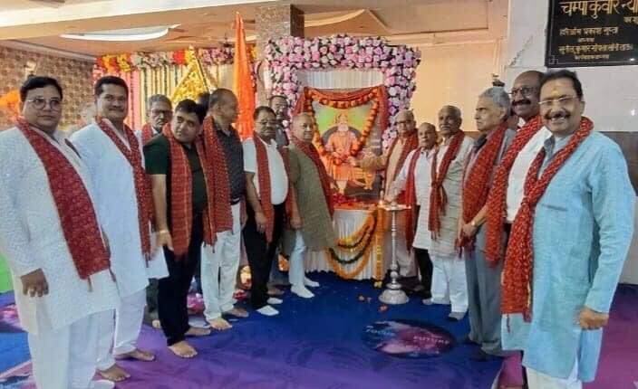 A grand celebration was held on Maharaja Agrasen Jayanti, devotional songs were sung during the Jagran.