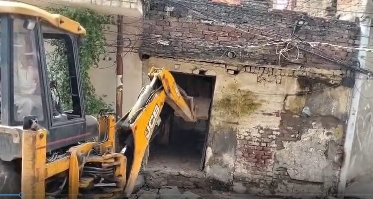 Drug smuggler's illegal property demolished in Amritsar, major action by administration