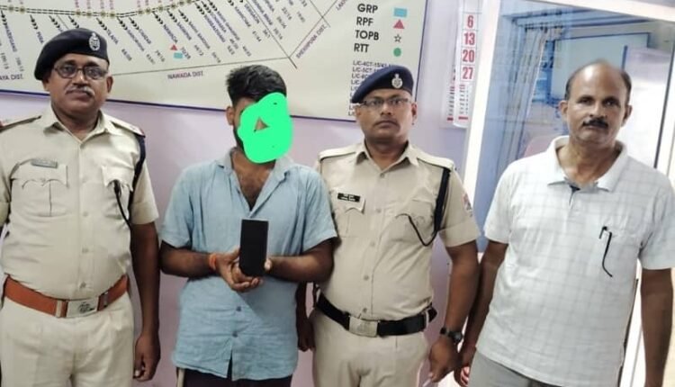 Under Operation Yatri Suraksha, a man was arrested with a stolen mobile phone.