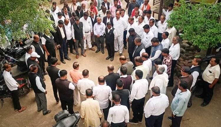 A condolence meeting was organized at Duddhi Bar Association on the demise of BJP District President's son