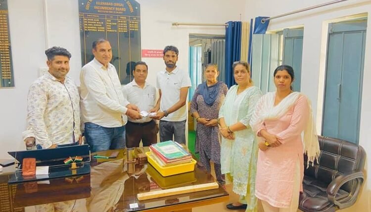 Ellenabad: Government Model Sanskriti Senior Secondary School provided financial support to mountaineer Chand Mahi for his mission Mount Everest without oxygen.
