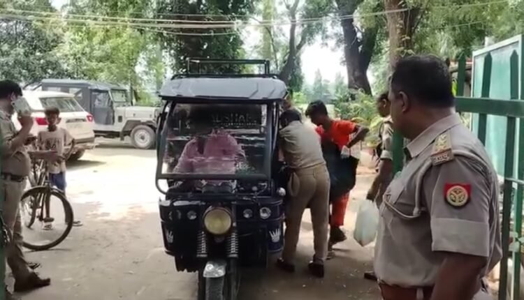 Mirzapur: The body of the inspector did not even get an ambulance, the body was taken in a rickshaw