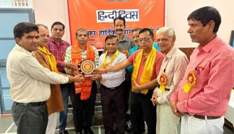 Shri Narayan Seva Samiti organized Hindi Service Week on Hindi Day in Chandausi, students showed their talent