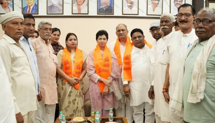 Kumari Selja received a grand welcome upon reaching Ballabhgarh Congress office