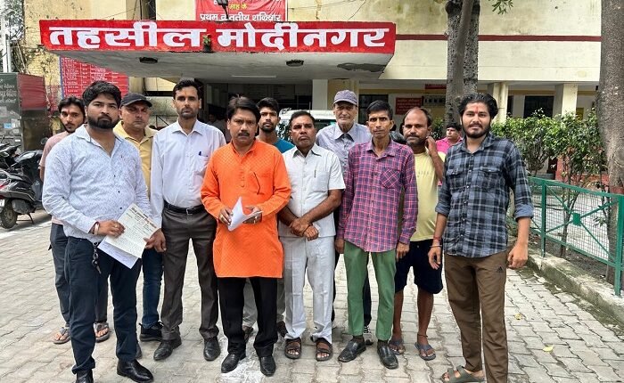 Vishwa Sanatan Hindu Vahini submitted a memorandum on Modinagar Tehsil Day, demanding tightening of security arrangements during Navratri festival.