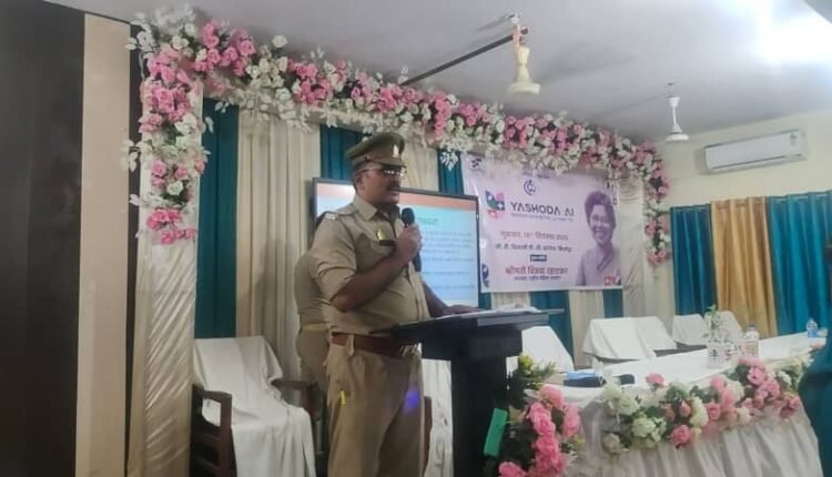 Cyber ​​Crime Police Station organised a workshop on Yashoda AI campaign in Mirzapur, students were given information on cyber security.