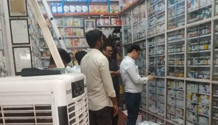 Sonbhadra: Raid on medical store, samples of suspicious medicines seized