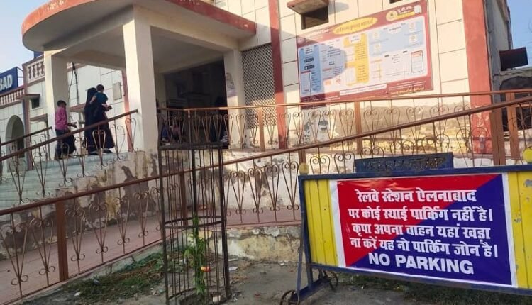 The ‘no parking’ rule at Ellenabad railway station has increased the problems of passengers, despite having empty ground, they are not getting the facility