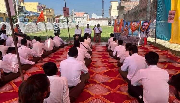 A march was held in Rampur on the occasion of the Rashtriya Swayamsevak Sangh Centenary Year, with a pledge to follow the ideals of Lord Shri Ram.