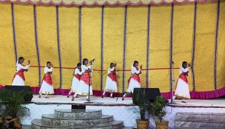 Shri Ram Mahotsav was inaugurated with great pomp, District Magistrate and Superintendent of Police inaugurated it by cutting the ribbon.