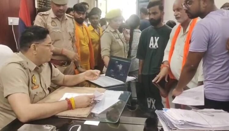 Rashtriya Shiv Shakti Sena's demonstration in Rampur Kachheri: Demand for removal of Civil Line Inspector, Dharna at SP office