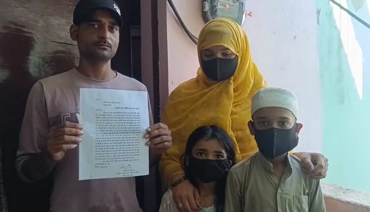 Civil Line area's victim Firoz Khan, fearing a fake wife, appealed to the Chief Minister and SP for justice