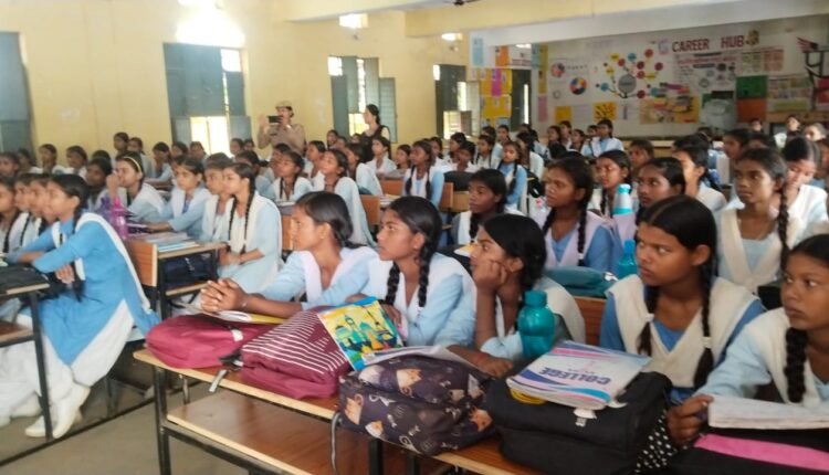 Sonbhadra: Awareness program organized under Mission Shakti in GGIC