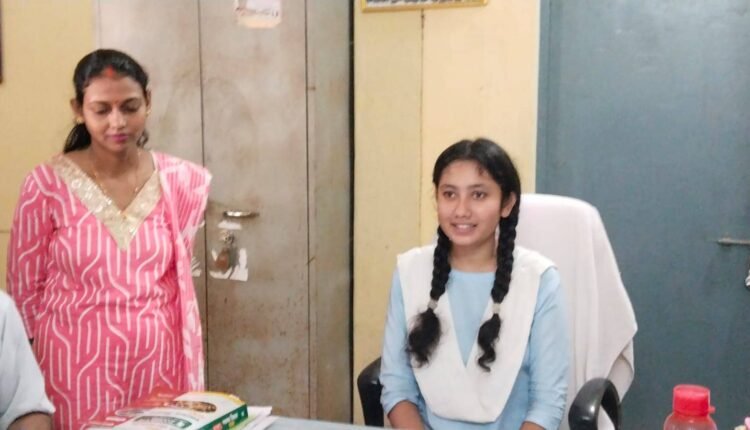 Sonbhadra: Student Alia became the one-day principal of the Government Girls Inter College.