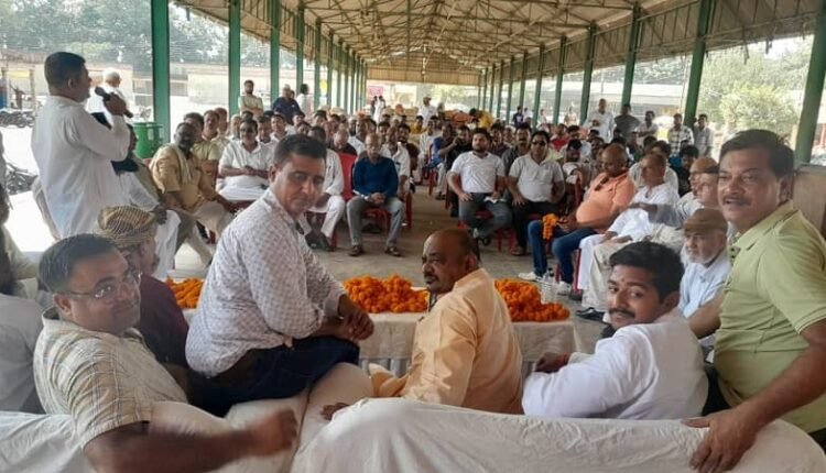 Rampur: Traders raised their concerns at the Mandi Committee meeting, and Nitish Agarwal was elected unopposed as Mandi President.