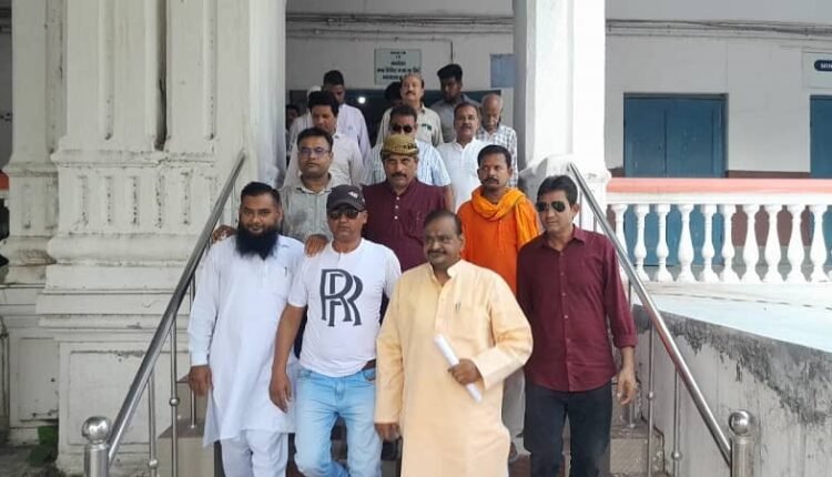 Rampur: Traders protested against the mismanagement of Mandi Samiti, got assurance of resolving the problems