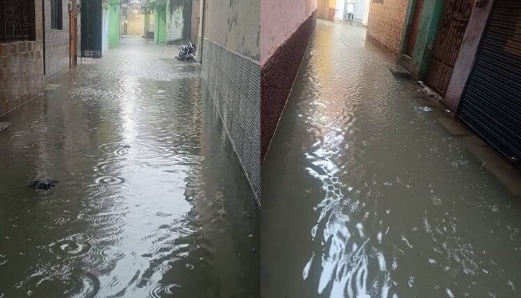 Waterlogging due to rain in Rampur, water entered the houses of Ward 40 – Nagar Palika accused of negligence