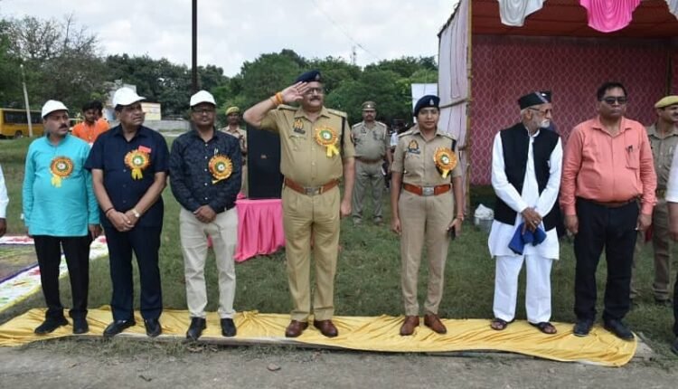 SSP Etah inaugurated the 69th District Youth Sports Festival organized at the Government Inter College, Etah by cutting the ribbon.