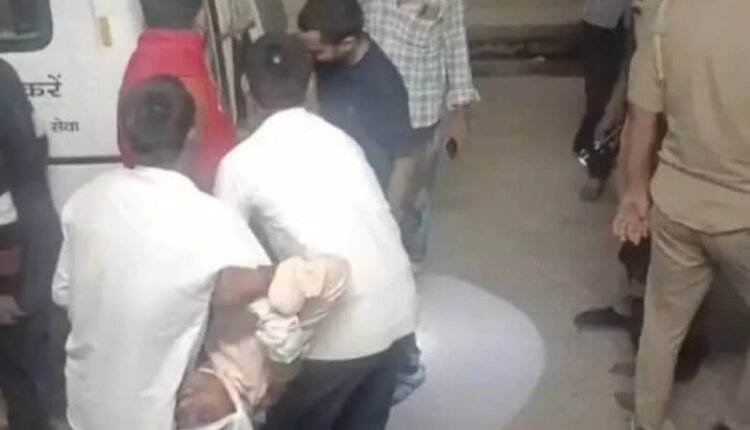 Sonbhadra: Pickup full of devotees lost control and overturned, 16 people injured