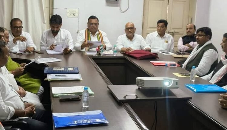 A meeting was held in Lucknow under the chairmanship of Congress Party State President Ajay Rai.