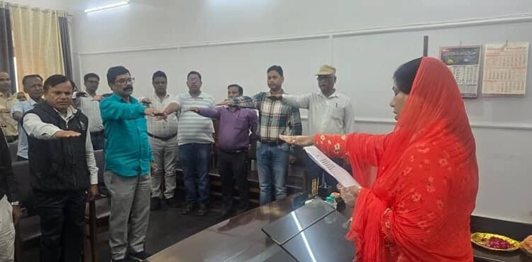 Sardar Patel Jayanti celebrated in the Municipality, Municipality President Fatima Raza administered the oath of national unity.