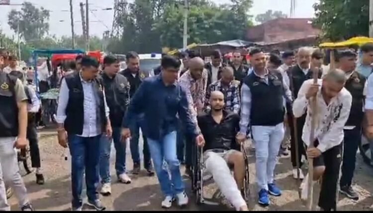 Following the UP pattern, Faridabad police have issued a message to criminals, making them parade through the market with their heads shaved.