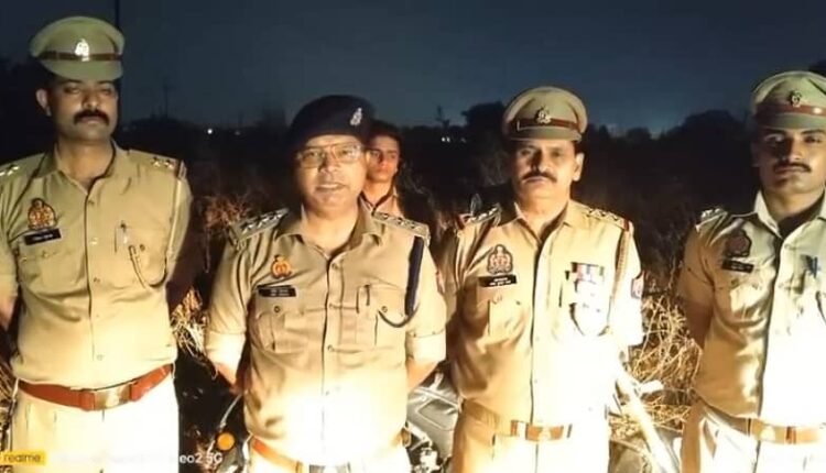 Modinagar police arrested two notorious robbers in an encounter, one injured – pistol, cartridges, stolen mobile phone and bike recovered.