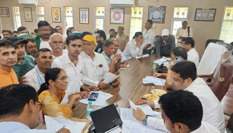 Vishwa Sanatan Hindu Vahini submitted a memorandum demanding the removal of outside encroachers.