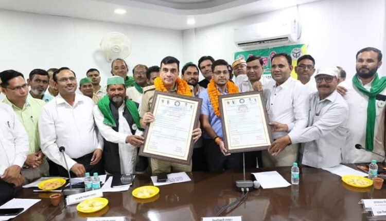 Rampur: DM-SP honored on Farmers Day