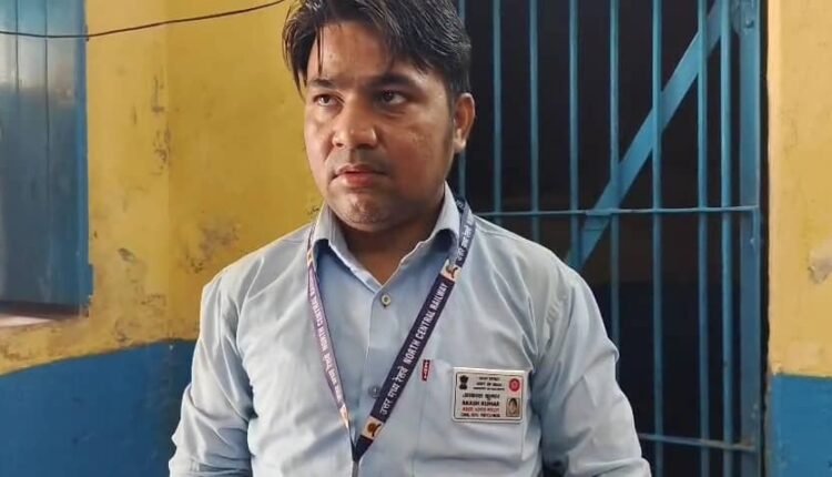 Fake loco pilot arrested from Kalka Express engine, red-green flag and log book also recovered