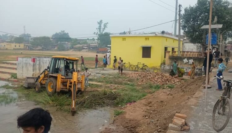 Sonbhadra: Preparations for Chhath festival in full swing, cleanliness drive begins at Vindhamganj Chhath Ghat