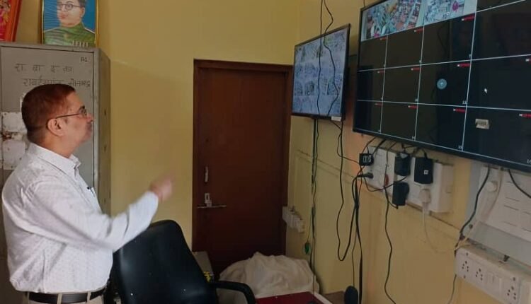 Sonbhadra: Public Service Commission exam was conducted at 10 centres, District Magistrate inspected.