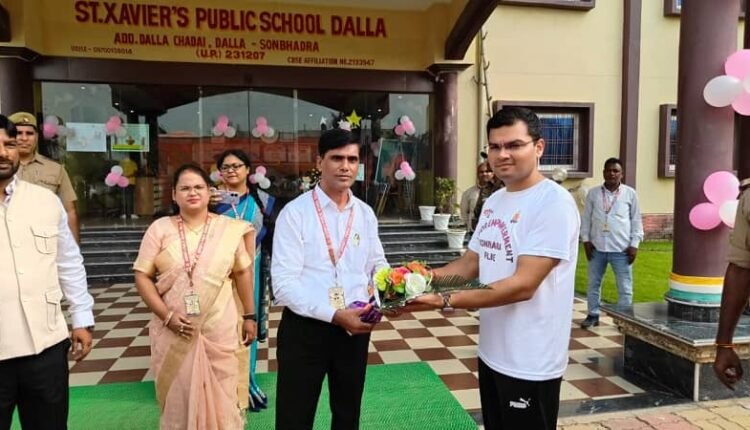 Sonbhadra: Superintendent of Police ran in the “Run for Empowerment” marathon.