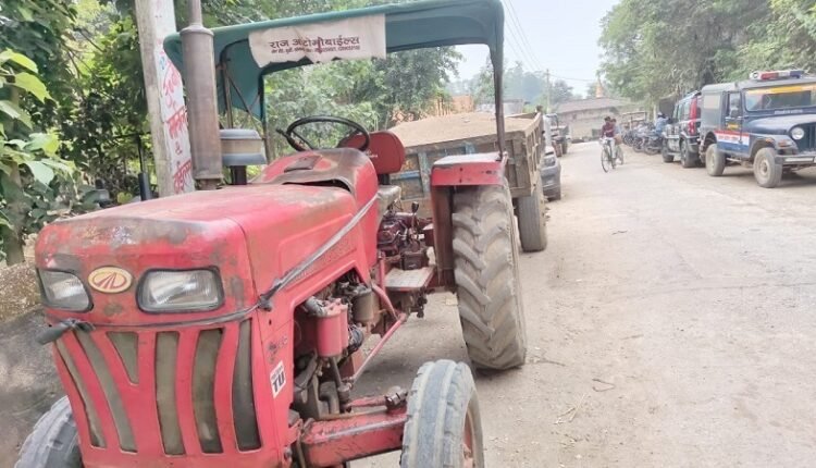 Tractor loaded with illegal sand caught, seized by police