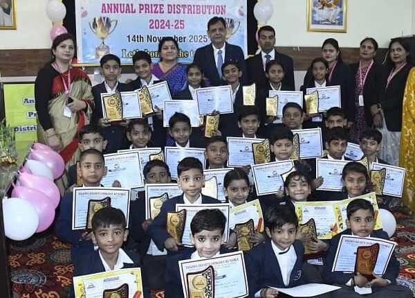 The annual award distribution ceremony of Vishwa Bharati Education Centre concluded with great enthusiasm.