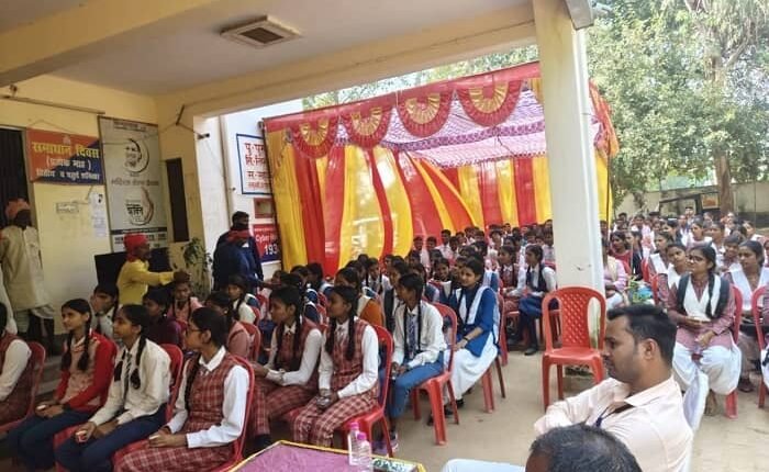 Cyber ​​awareness was spread among school children in the police station premises.
