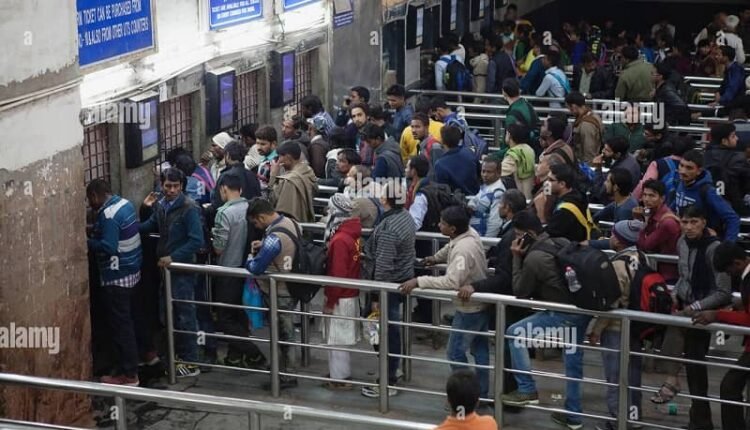 In view of the festival season rush and security, the sale of platform tickets has been temporarily stopped at four major railway stations in Delhi.