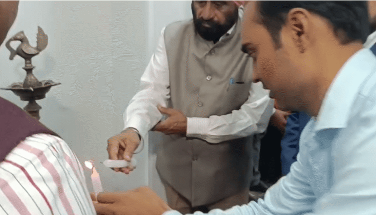 Rampur News: Minister Baldev Singh Aulakh inaugurated the Kisan Diwas celebrations by lighting a lamp.