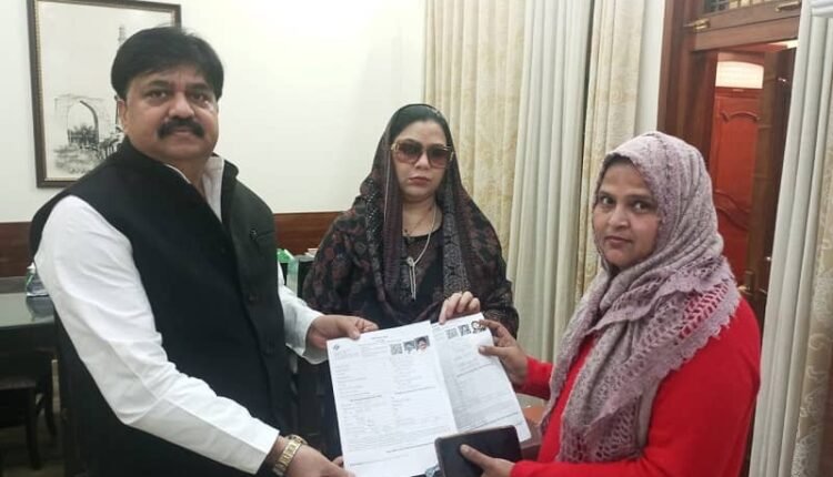 Badaun: Former minister Abid Raza and chairman Fatima Raza filled the SIR form, appealing for cooperation from voters.