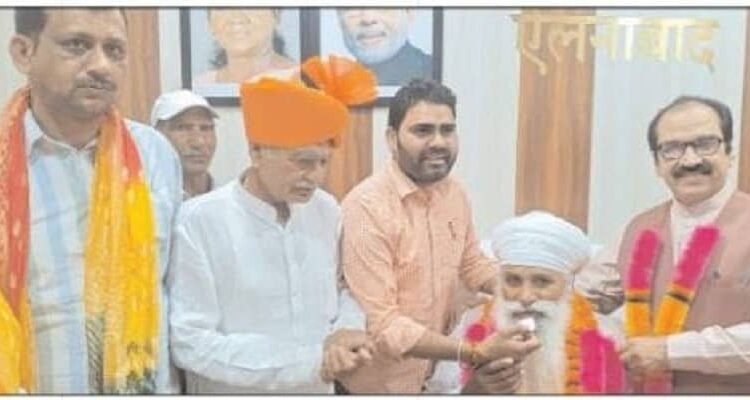 Chairman, Vice Chairman and members of Market Committee Ellenabad took charge.