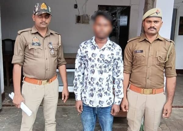 Mirzapur Vindhyachal police arrested the accused in connection with the case of luring and kidnapping a minor by promising marriage.