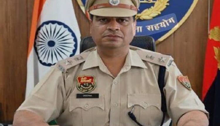 The Sirsa unit of the Haryana State Narcotics Control Bureau arrested a drug smuggler who was absconding in four cases.