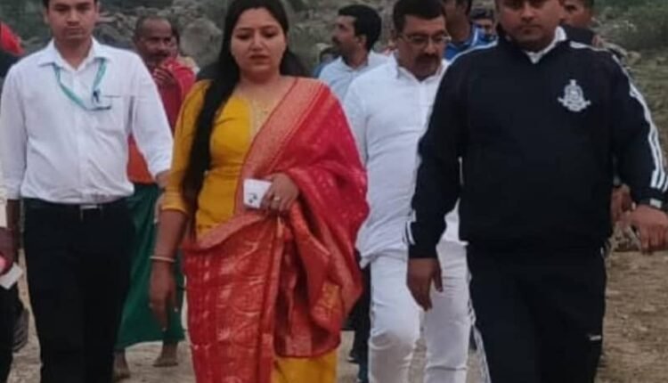 Preparations underway to make Satsanda hill a tourist hub, DM Mithilesh Mishra inspected the site.