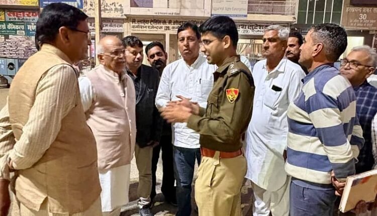 ASP Faisal Khan held a public dialogue meeting regarding drug and crime control at the grain market in Ellenabad.