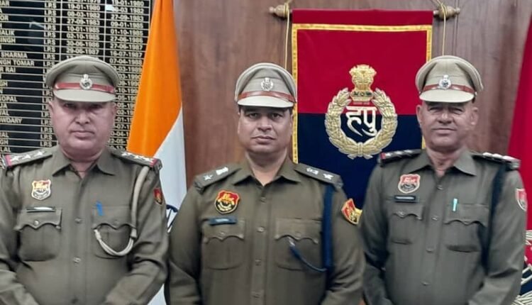 SP Deepak Saharan awarded stars to policemen promoted from sub-inspector to inspector.