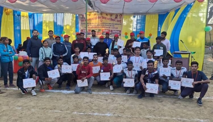 Hon'ble MLA honoured the winners of sports competition by giving them medals, certificates and trophies.