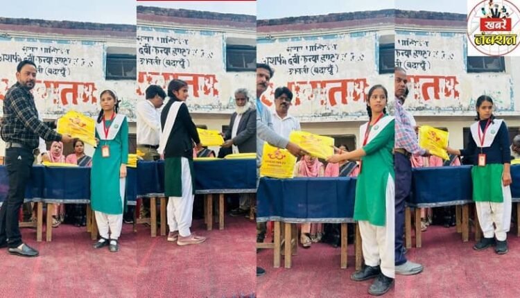 Spread Smiles Foundation distributed jerseys to needy girl students in Ujjaini, a commendable initiative to protect them from the cold.