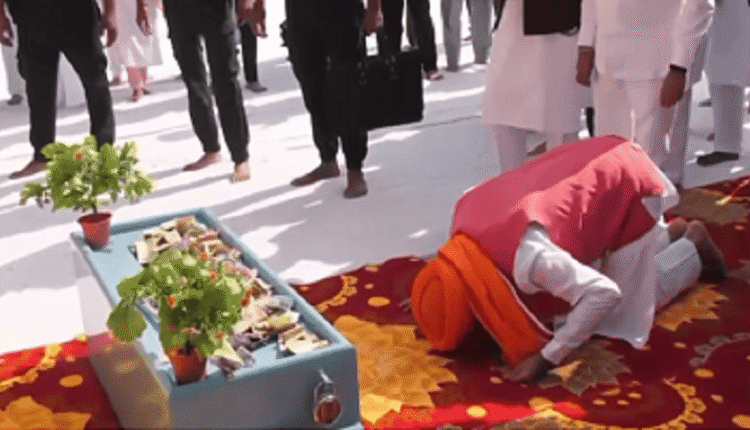 Chief Minister Nayab Singh Saini visited Rodi Gurudwara in Sirsa and prayed for the prosperity of the state and the well-being of its citizens.