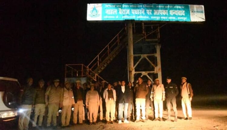 Rampur Police Update: Foot patrolling in the forest area, police station inspection, instructions to take action on irregularities in MNREGA scheme, and reuniting an unknown woman with her family.