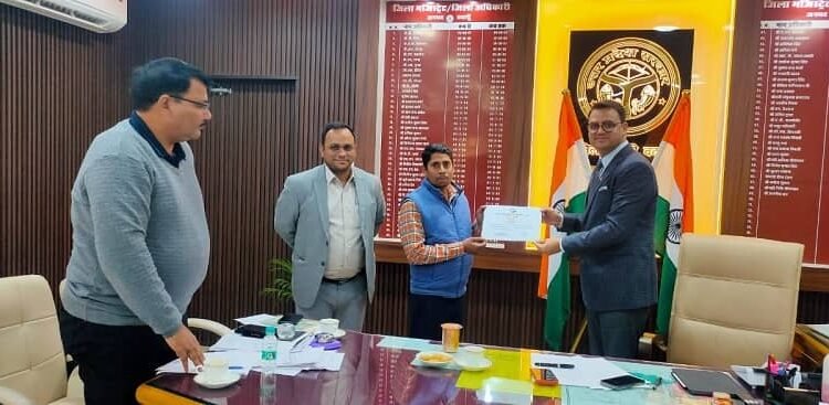 Badaun DM honored BLO
